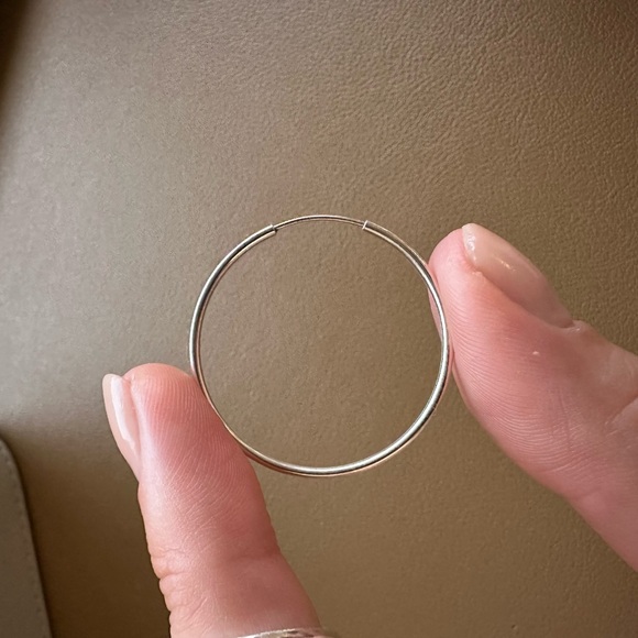 Single Elegant Silver Hoop Earring 30MM Made By Mary Brand - Picture 3 of 4